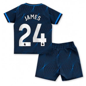 Chelsea Reece James #24 Replika Babytøj Udebanesæt Børn 2023-24 Kortærmet (+ Korte bukser)